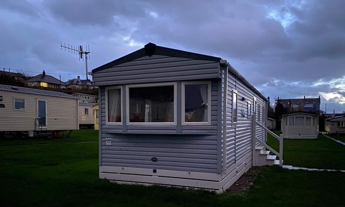 Borth House | Lovely caravan in Wales, sleeps 8 ref 88021B