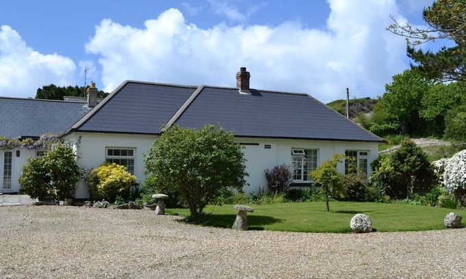 Newquay Cottage | Lovely cottage in tranquil setting close to beaches and Cubert Common