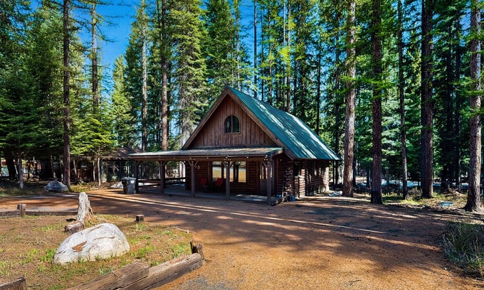 McCall Cabin | Lovely dog-friendly cabin w/full kitchen, wrap around deck, & private gas grill