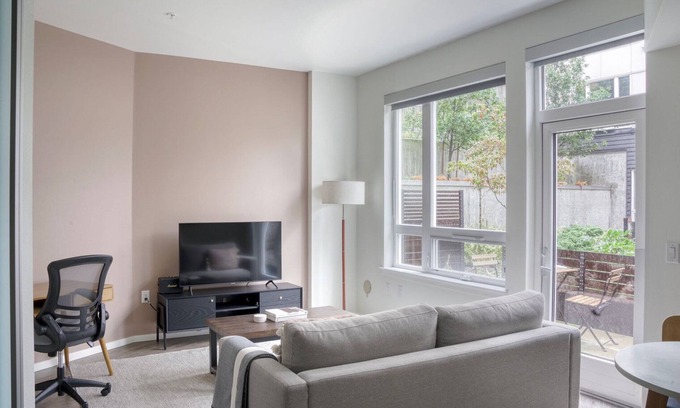 Yesler Terrace Apartment | Lovely First Hill 1br w/Gym & BBQ, nr park, by Blueground