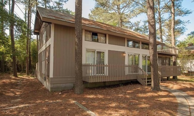 North Shores House | Lovely five bedroom home located in the North Shores area of Rehoboth