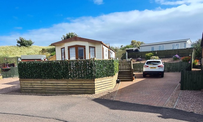 Montrose House | Lovely Holiday Home; Close to beach / local amenities - SouthLinks Holiday Park