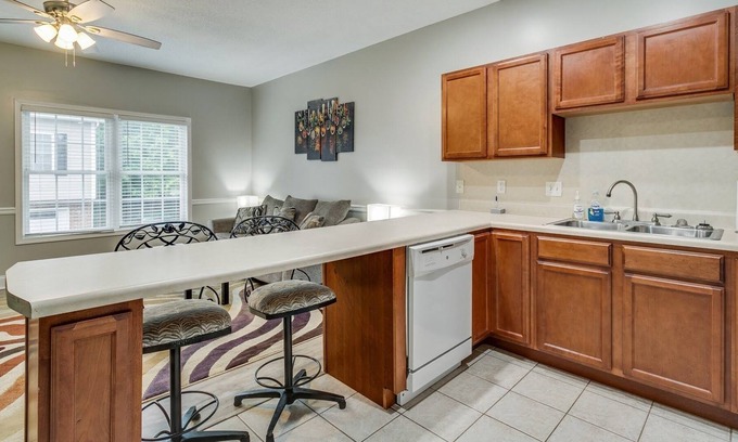 Johnson City House | Lovely home / Great Location - 2 bd, 2 bath, 1 car garage. No smoking. No pets.