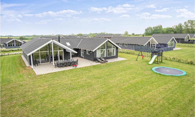 Bogense House | Lovely Home In Bogense With Kitchen