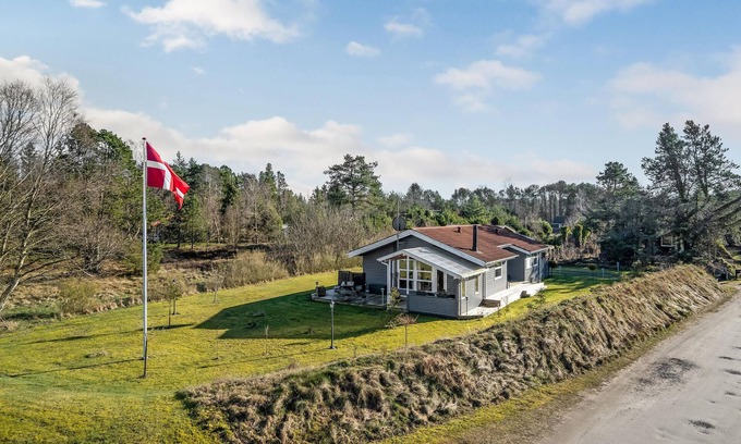 Hou House | Lovely home in Hals with kitchen