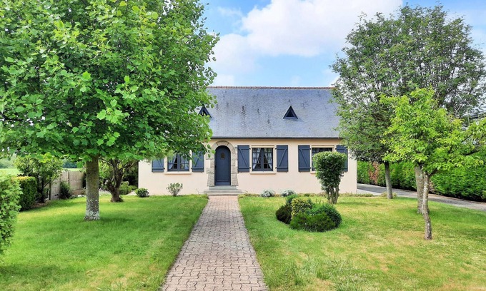 La Fresnais House | Lovely home in La Fresnais with kitchen