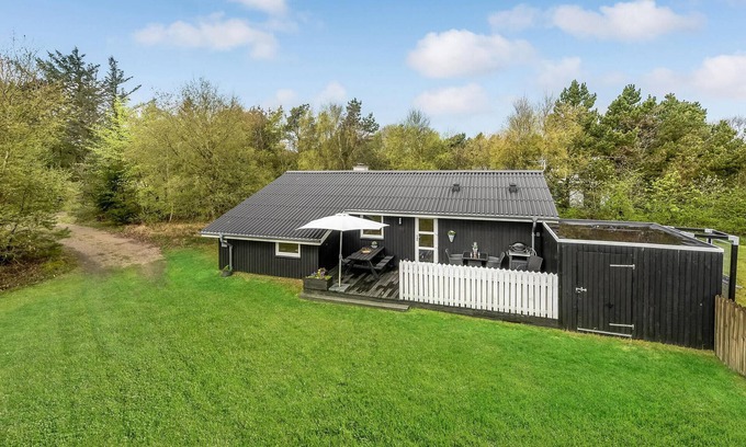 Lodbjerg Hede House | Lovely home in Ringkøbing with kitchen
