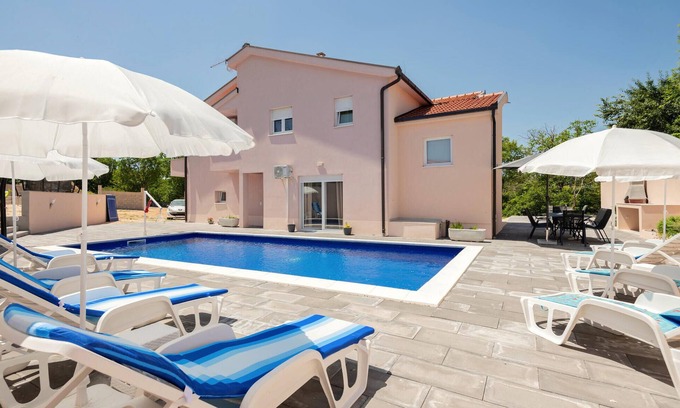 Imotski House | Lovely home in Vinjani Gornji with WiFi