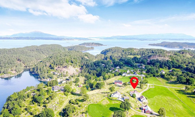 Sveio House | Lovely home in Valevåg with WiFi