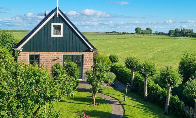 Wijdenes House | Lovely home in Wijdenes with WiFi