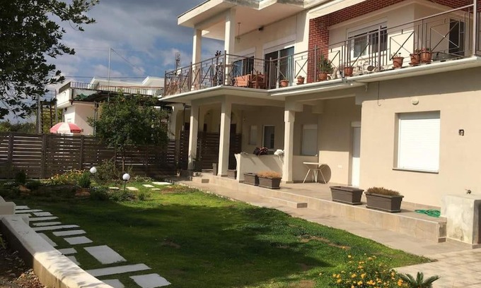 Ano Lechonia Apartment | Lovely House by the Sea with Garden and BBQ (A)