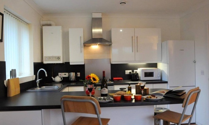 Stornoway Apartment | Lovely, Light and Airy 1-Bed Flat in Stornoway