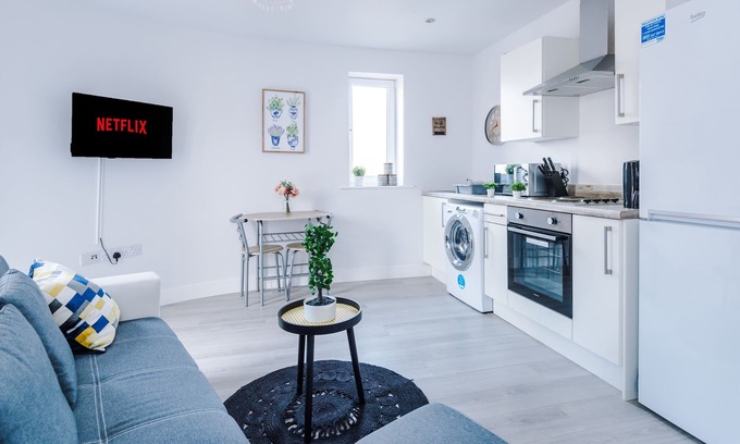 Kirkdale Apartment | Lovely One Bed Apartment at Hay's Property
