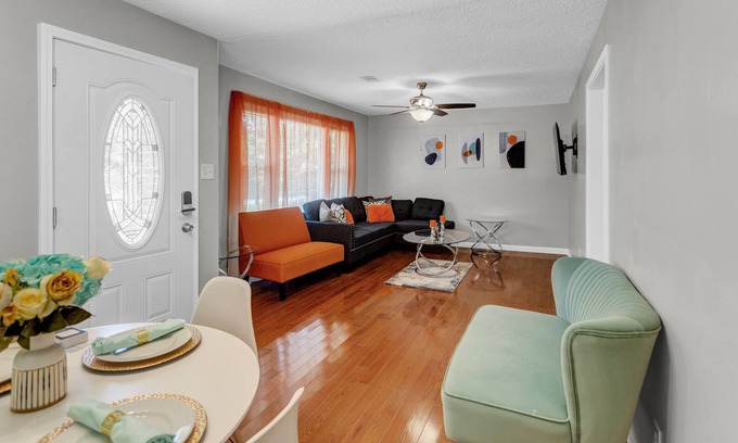 Morrow House | Lovely Ranch Close to it all!
