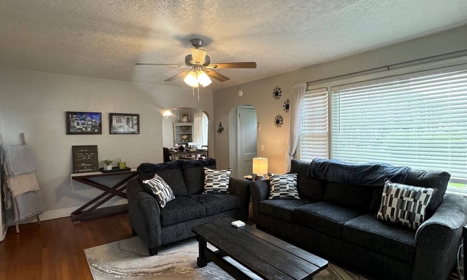 Roanoke House | Lovely& Spacious 4-bedroom house in charming Roanoke with WiFi, AC, King Bed
