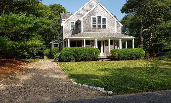 East Chop House | Lovely vacation home within walking distance to Oak Bluffs and the beach