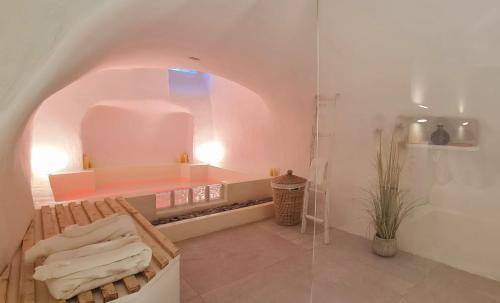 Mougins Town Centre Apartment | Loveroom La Cesarine Jacuzzi privé