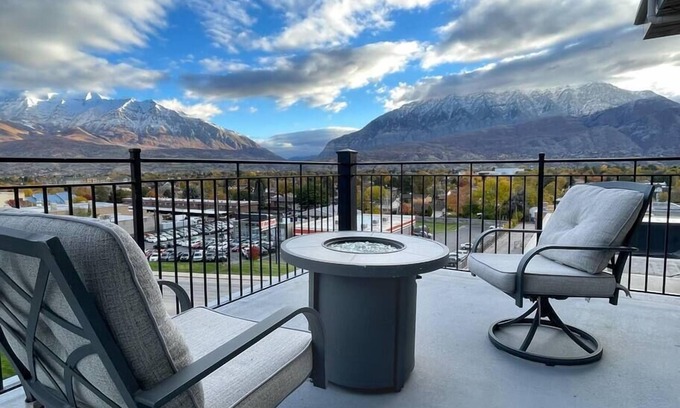 Orem North Apartment | Low Cleaning Fee Skylit Serenity Penthouse