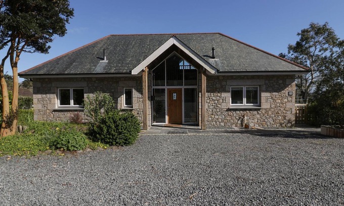 Coverack House | LOWER MELLAN BARN, pet friendly, luxury holiday cottage in Coverack