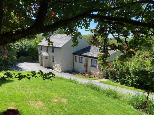 Trelil House | Lower Tamsquite