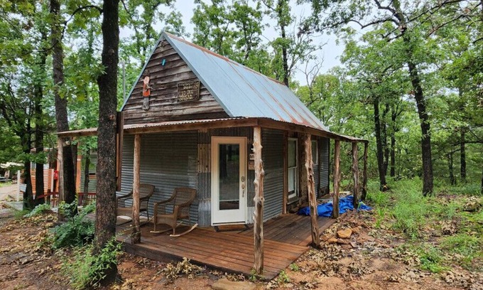Canton Cabin | Lucky Duck Near First Monday Trade Days