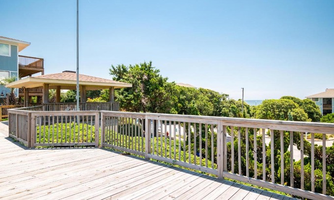 Caswell Beach House | Lucky Oaks