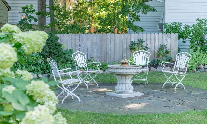 Saugatuck House | Luckystone Inn