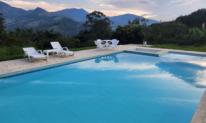 Girardota House | lujosa villa campestre