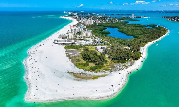 Siesta Key Village House | Lulu's Key House Leatherback 2/2 Downstairs