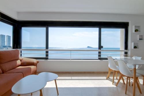 Benidorm Apartment | Luminoso Apartamento en Primera Línea de Playa