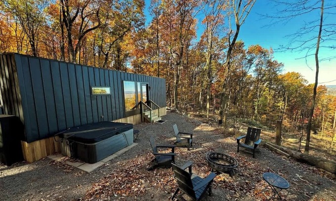 Womelsdorf House | Luna Lookout: Hot Tub, Mountain Views & Fire Pit