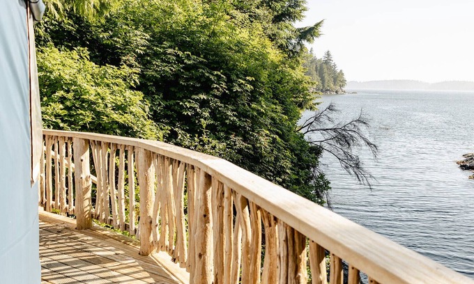 Tofino Hotel | Lunar Cove Inn