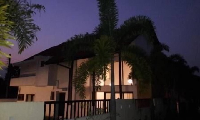Thalawatugoda House | LUSH Lakeside Villa