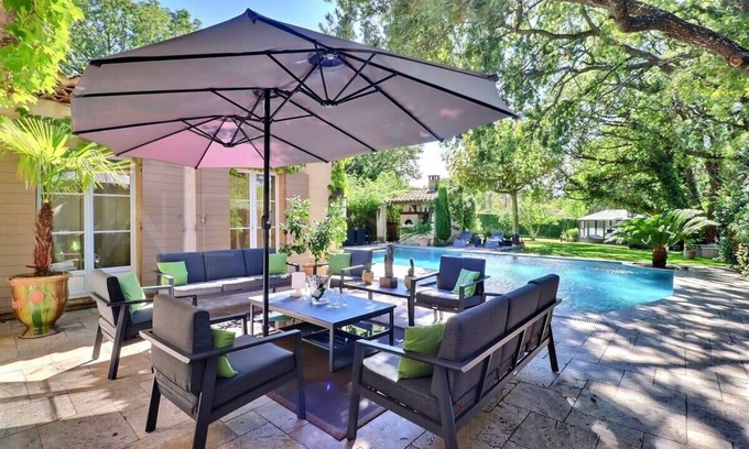 Saint-Cannat Villa | Lush villa with swimming pool, jacuzzi and sauna