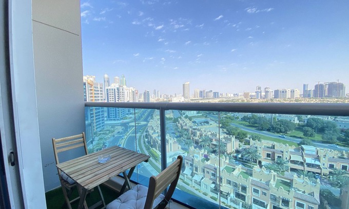 Dubai Sports City Apartment | Lux BnB Elite Residences I Golf Course Views