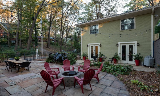 Piedmont Heights House | Lux Family-Friendly Midtown Bungalow 3BR/2BA - 5 min walk to Beltline!