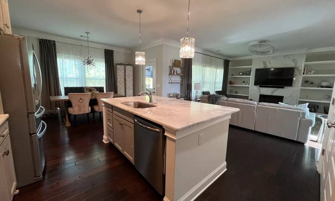 Auburn House | LUX House! HOT TUB! 4 min to campus. Golf lot