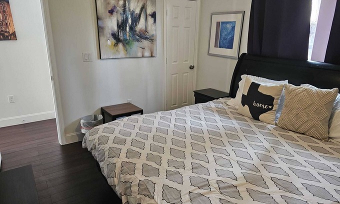 Garden Oaks House | Lux Retreat 3BR Home-Sleeps 10