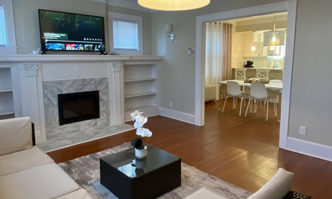 Grosse Pointe Apartment | Lux Stay. Beautiful renovated 3 bedrooms 1 bath in Grosse Pointe/Detroit area.