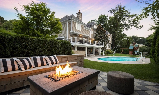 Livingston House | Lux Vacation home just 14 minutes drive to Prudential Center