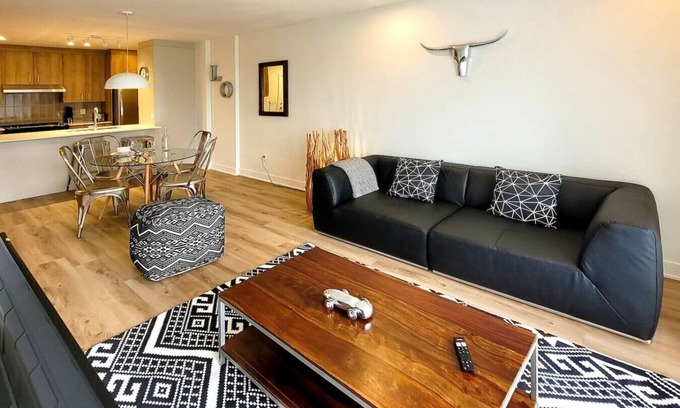 Brossard Apartment | Luxe 1BR with Pool and Sauna near Quartier DIX30