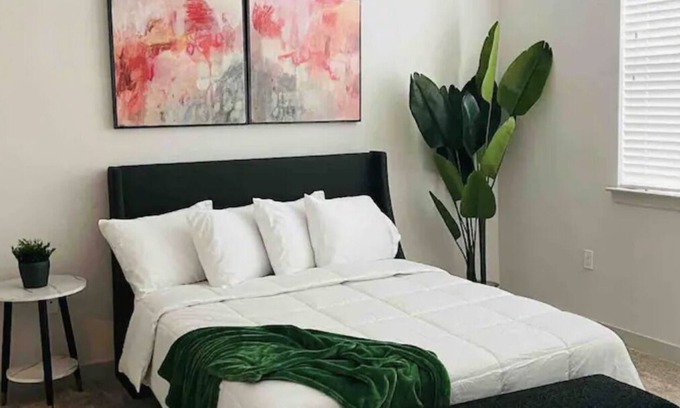 Golden Glades - The Woods Apartment | Luxe Apartment near Jacksonville Beach