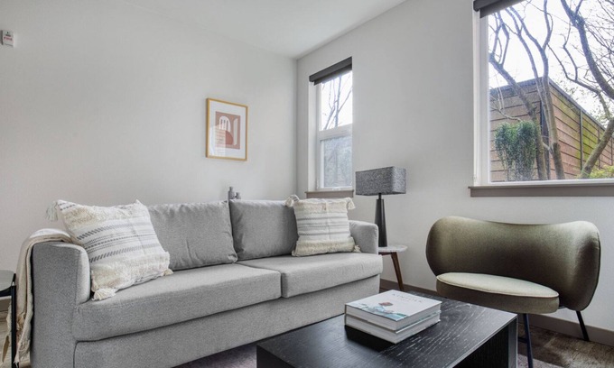 Old Ballard Apartment | Luxe Ballard 1BR w/ BBQ, Yoga & Gym, near Golden Gardens, by Blueground