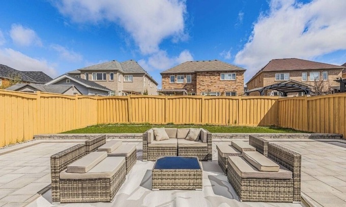 Bradford House | Luxe and cozy 4 bedroom house with all amenities for your stay