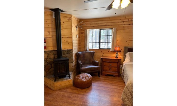 Alpine Apartment | Luxe cabin getaway in the tall pines of Alpine AZ