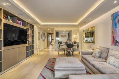Sands End Apartment | Luxe Creek Riverside Air-conditioned 2br 2bath