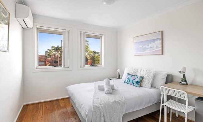 Panania House | Luxe Double Room in Panania - Nearby Stations & Shops - Shared Bathroom