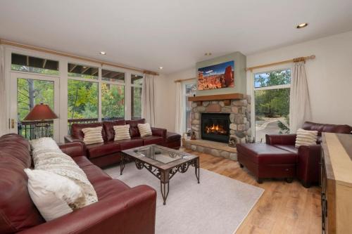 Old Town Apartment | Luxe Home Minutes To Skiing Hot Tub