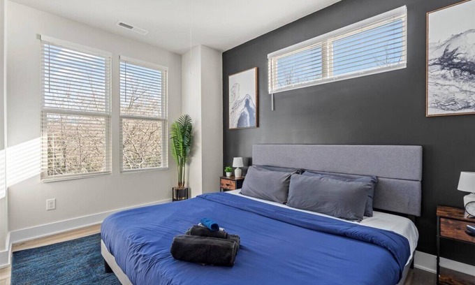 Charlotte House | Luxe King 4BR Townhouse in Uptown CLT