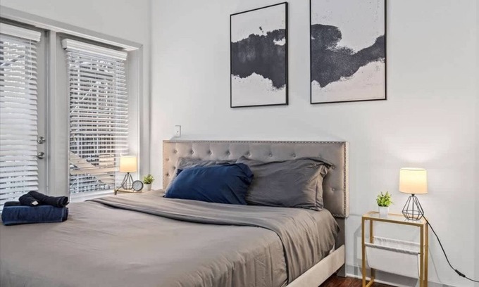 Cherry Apartment | Luxe King Bed Studio in Midtown!